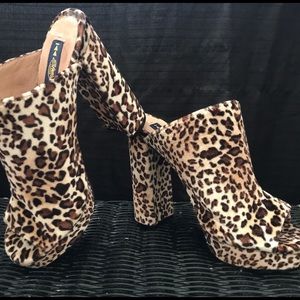 Dolls Kill Shellys London ReginaLeopardMules US6.5